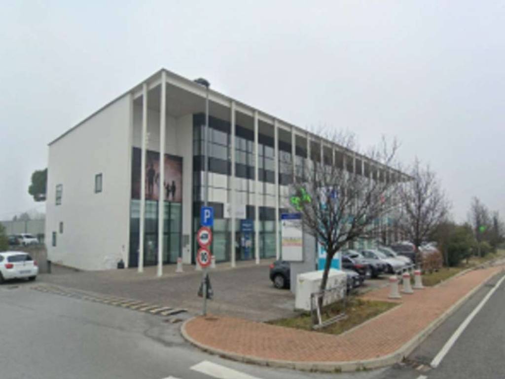 negozio in vendita a Pesaro in zona Santa Veneranda