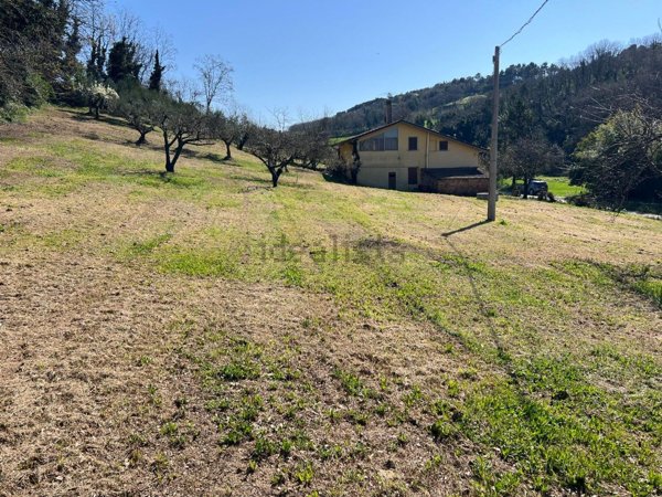 casa indipendente in vendita a Pesaro in zona Mare