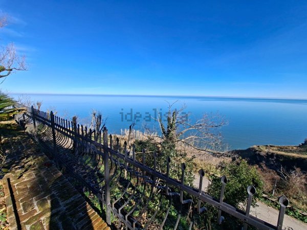 casa indipendente in vendita a Pesaro in zona Mare