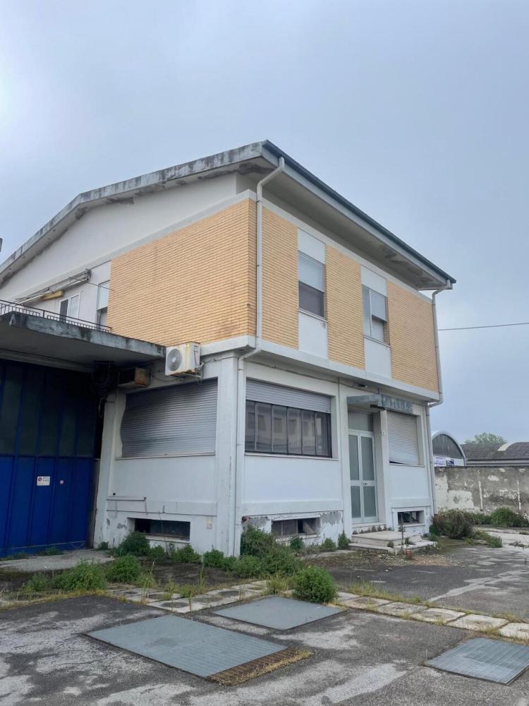 capannone in vendita a Pesaro