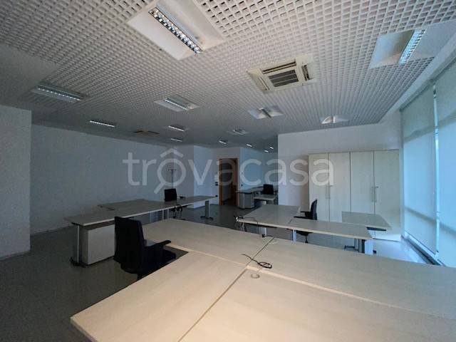 ufficio in vendita a Pesaro in zona Porto