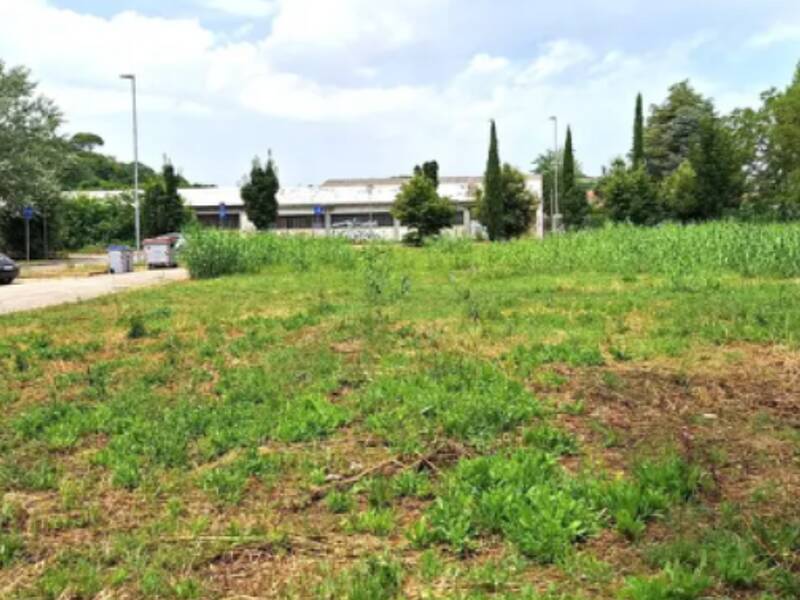 terreno edificabile in vendita a Pesaro