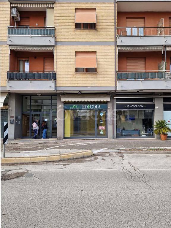 negozio in vendita a Pesaro