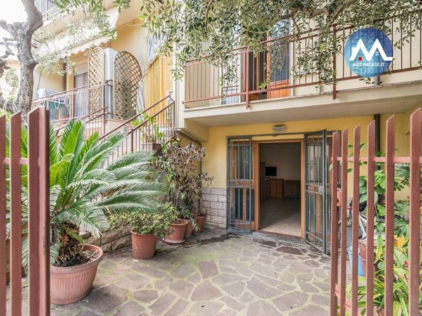 casa indipendente in vendita a Pesaro in zona Cattabrighe