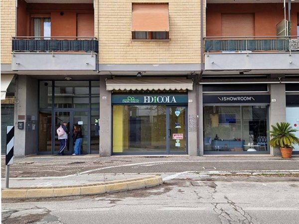 negozio in vendita a Pesaro in zona Soria