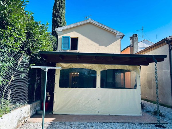 casa indipendente in vendita a Pesaro in zona Mare