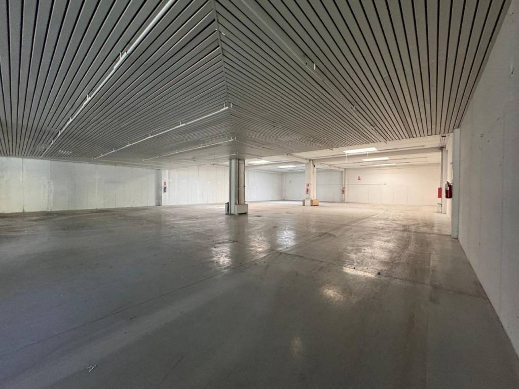 locale commerciale in vendita a Pesaro in zona Cattabrighe