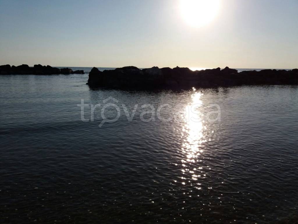 negozio in vendita a Pesaro in zona Mare