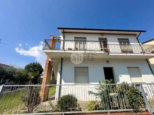 casa indipendente in vendita a Pesaro in zona Mare