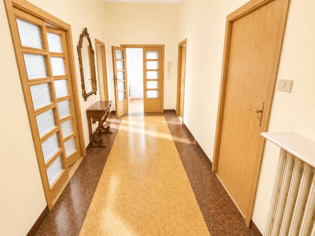appartamento in vendita a Pesaro in zona Mare