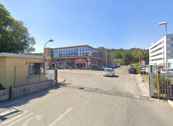 locale commerciale in vendita a Pesaro