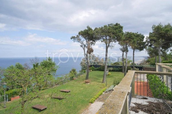 casa indipendente in vendita a Pesaro in zona Mare