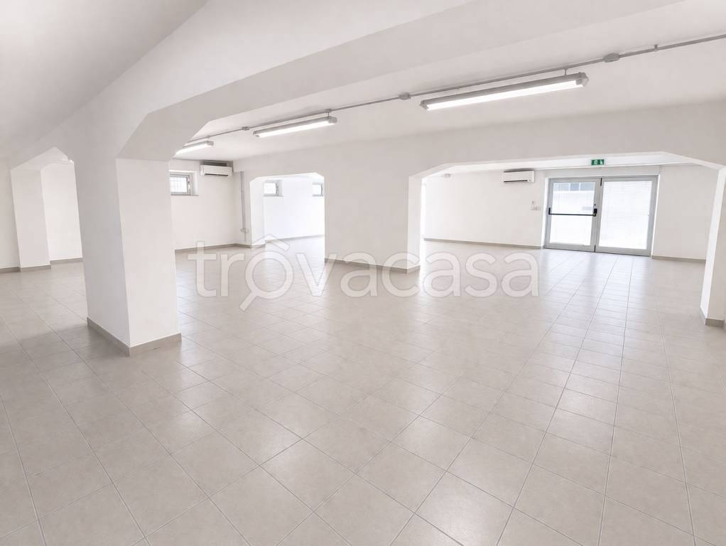 locale commerciale in vendita a Pesaro