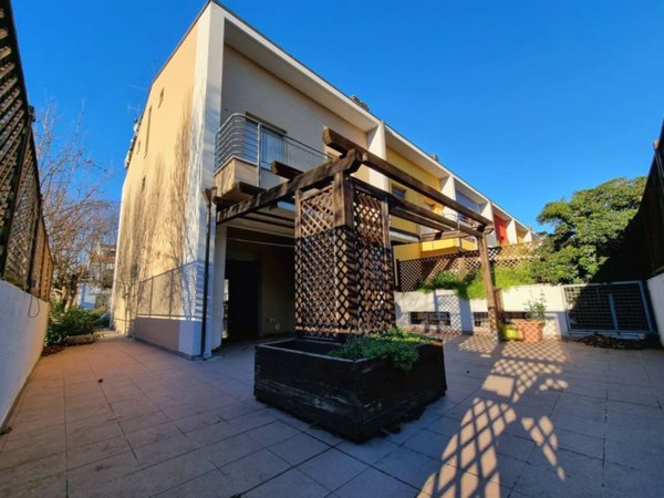 casa indipendente in vendita a Pesaro in zona Santa Veneranda