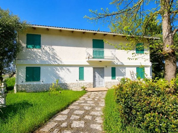 casa indipendente in vendita a Pesaro in zona Santa Maria dell'Arzilla