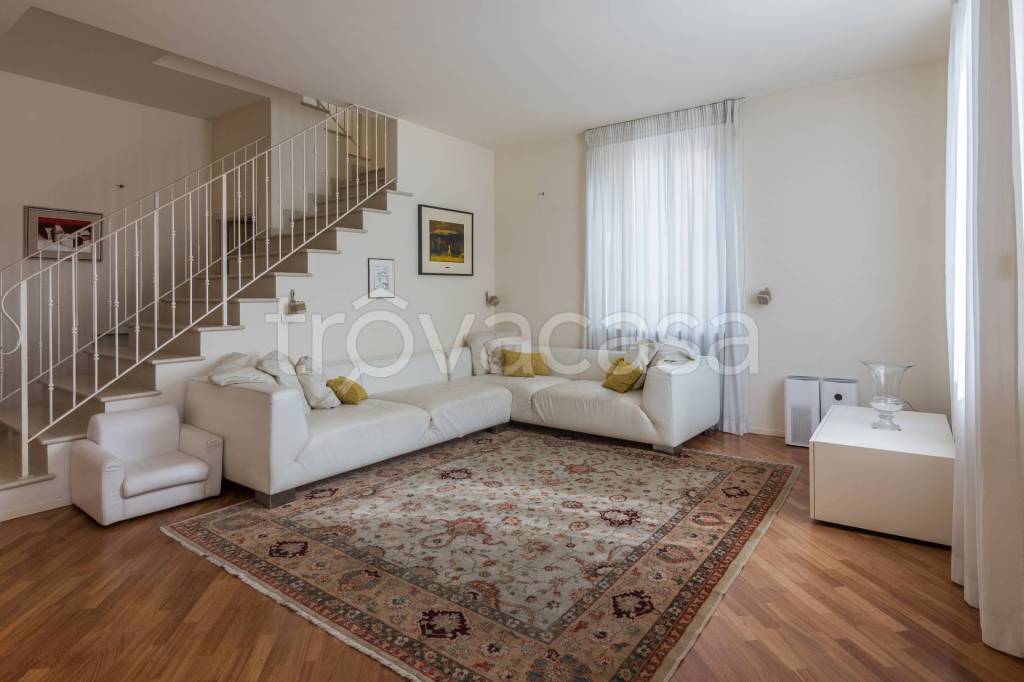 casa indipendente in vendita a Pesaro in zona Porto
