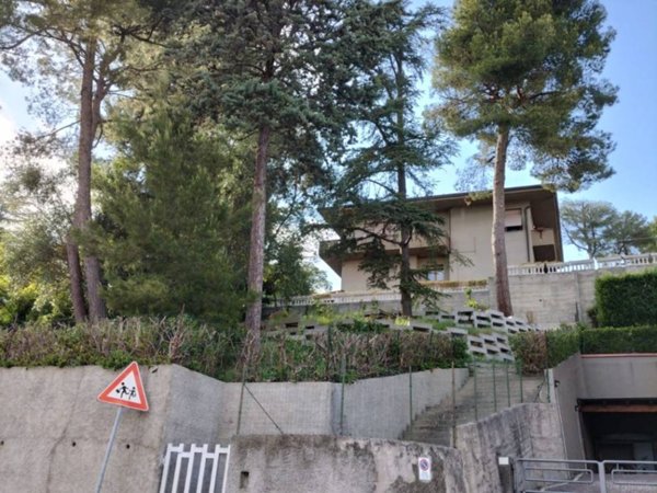 casa indipendente in vendita a Pesaro in zona Cattabrighe