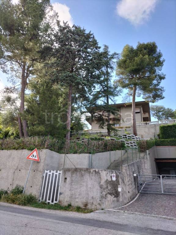 casa indipendente in vendita a Pesaro in zona Cattabrighe