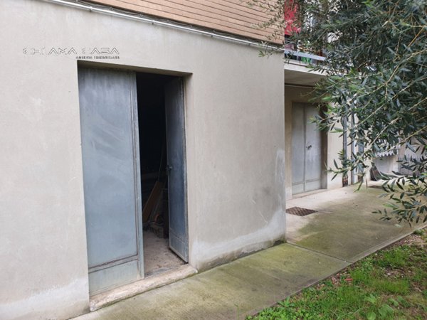 locale di sgombero in vendita a Pesaro in zona Case Bruciate