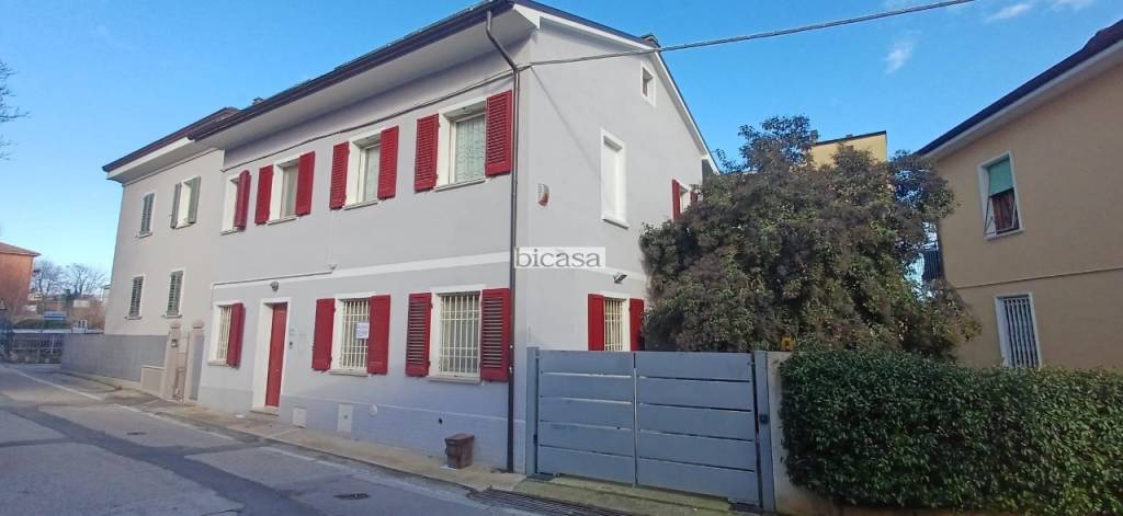 casa indipendente in vendita a Pesaro in zona Soria