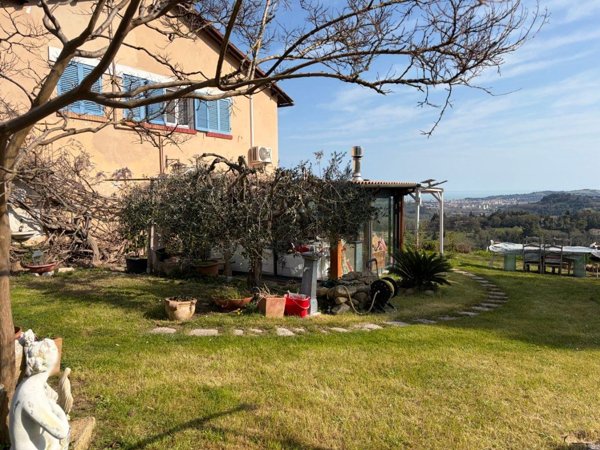 casale in vendita a Pesaro in zona Mare