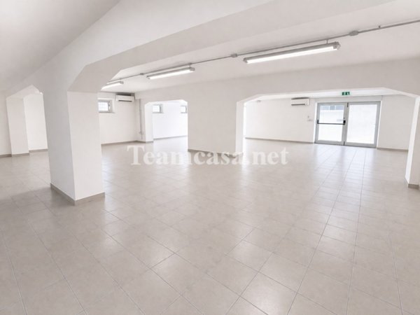 locale di sgombero in vendita a Pesaro
