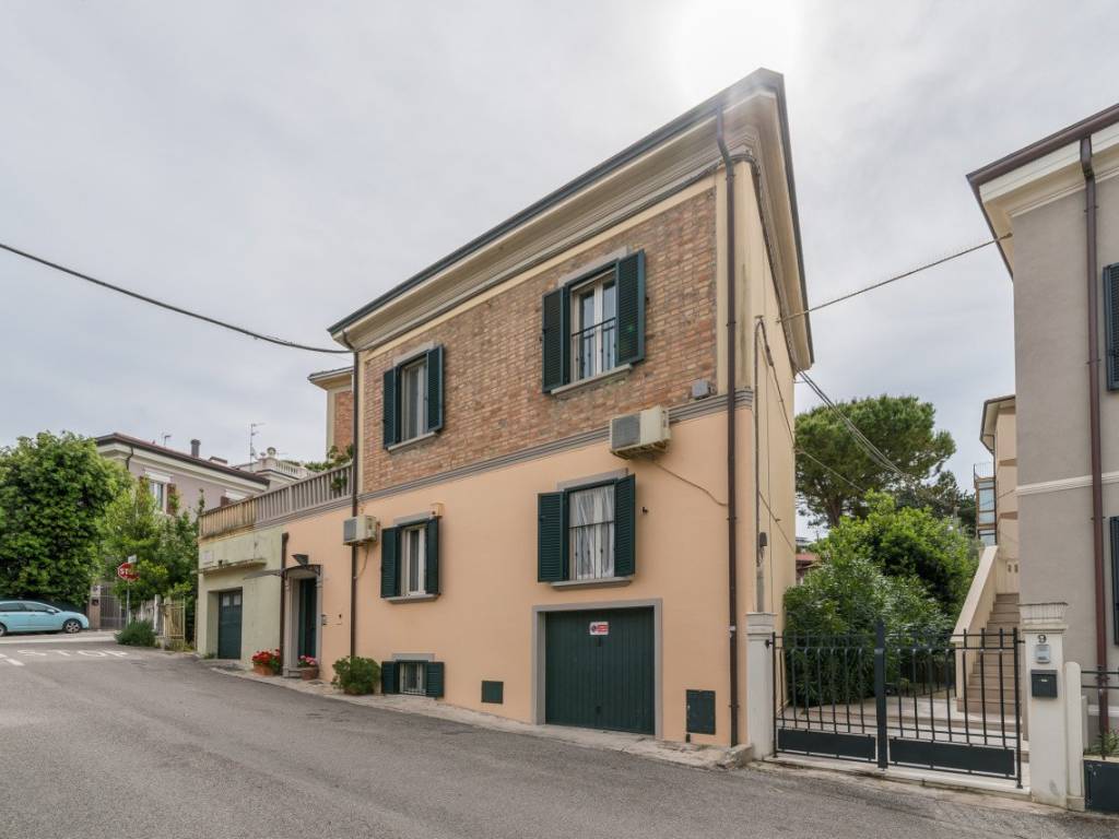 casa indipendente in vendita a Pesaro in zona Loreto