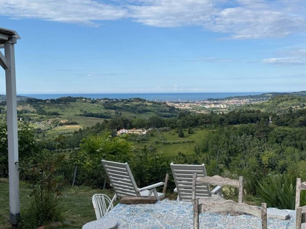 casa indipendente in vendita a Pesaro in zona Candelara