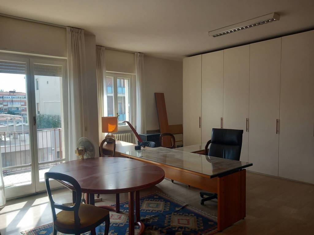 appartamento in vendita a Pesaro in zona Mare