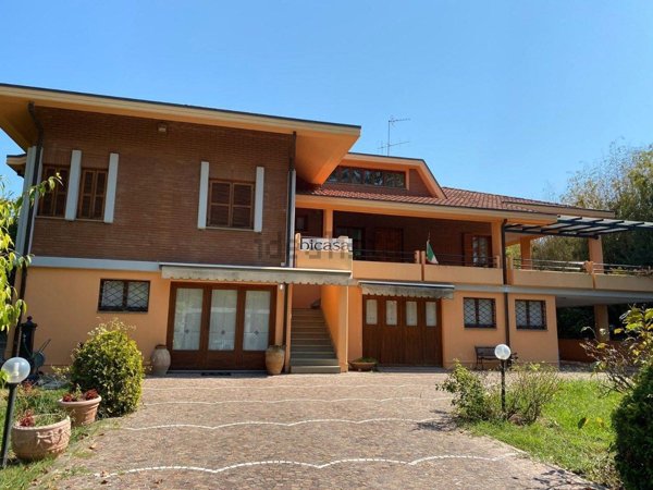 casa indipendente in vendita a Pesaro
