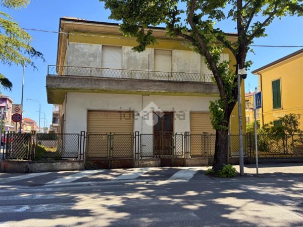 casa indipendente in vendita a Pesaro in zona Pantano