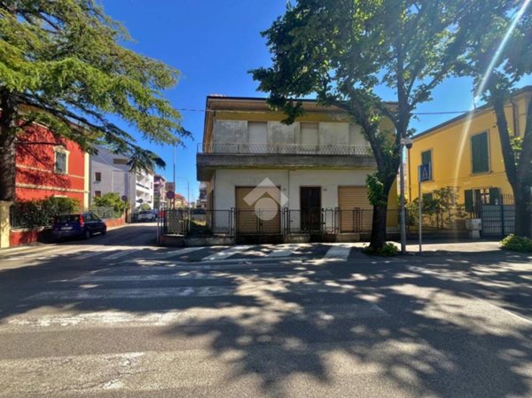 casa indipendente in vendita a Pesaro in zona Pantano
