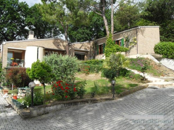casa indipendente in vendita a Pesaro in zona Trebbiantico