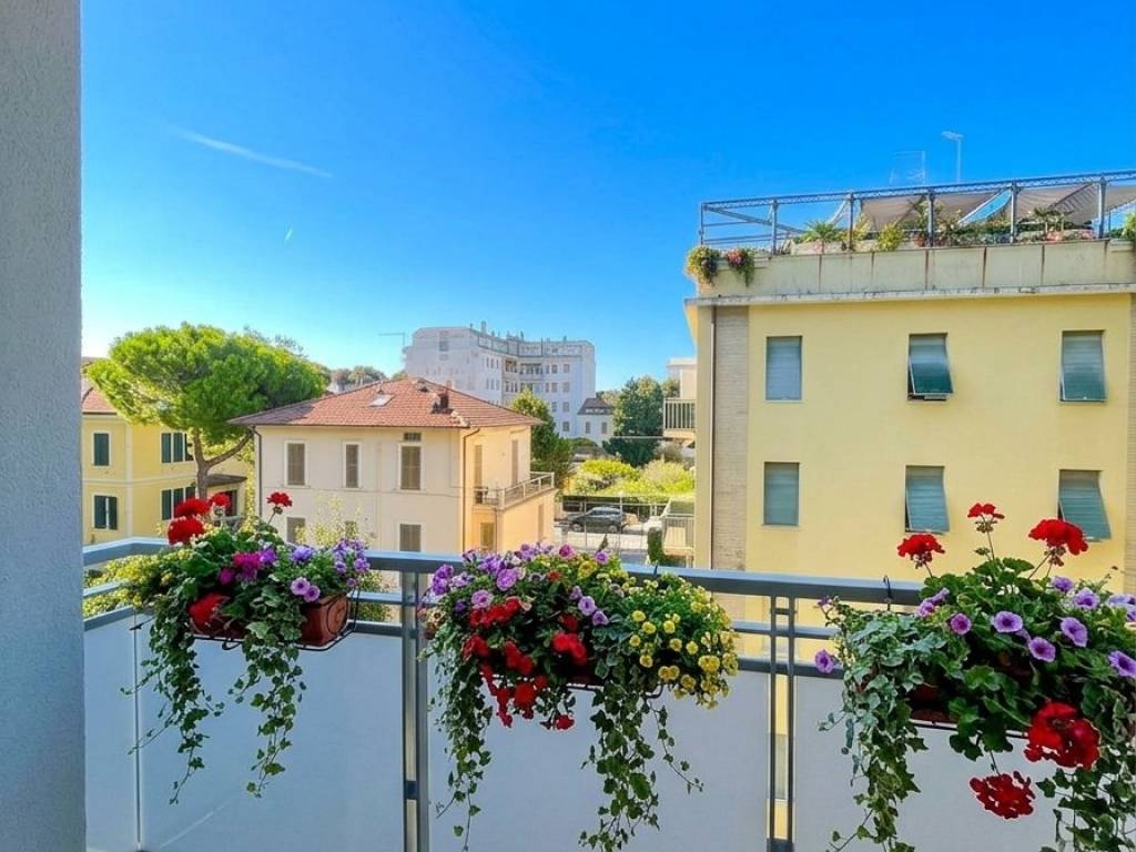 appartamento in vendita a Pesaro in zona Mare