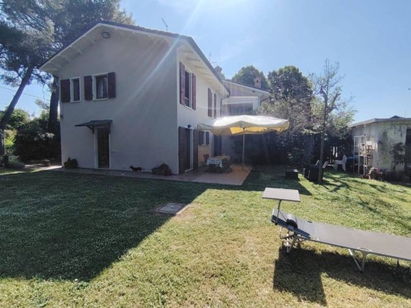 casa indipendente in vendita a Pesaro in zona Novilara