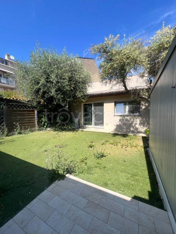 casa indipendente in vendita a Pesaro in zona Soria