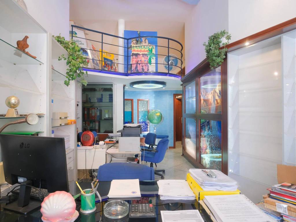 negozio in vendita a Pesaro in zona Centro Città