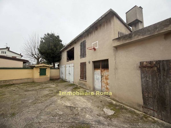 casa indipendente in vendita a Pesaro in zona Santa Maria dell'Arzilla