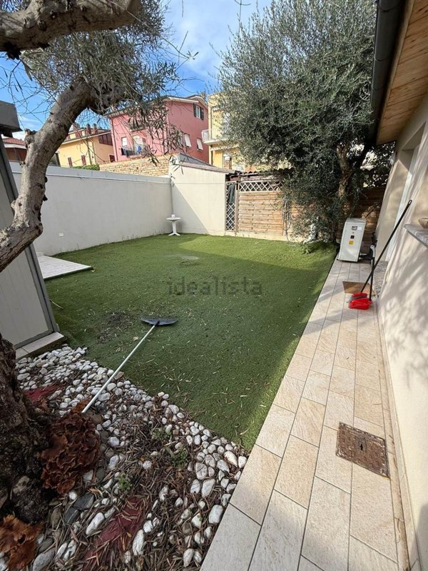 casa indipendente in vendita a Pesaro in zona Soria
