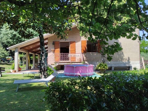 casa indipendente in vendita a Pesaro in zona Candelara