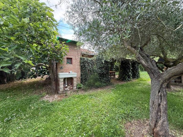 casa indipendente in vendita a Pesaro in zona Trebbiantico
