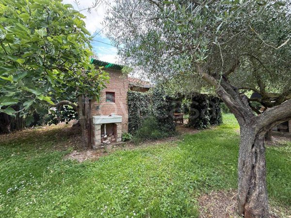 casa indipendente in vendita a Pesaro in zona Trebbiantico