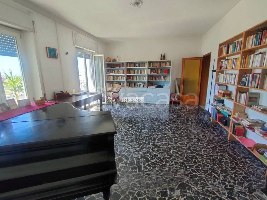 appartamento in vendita a Pesaro in zona Centro Città