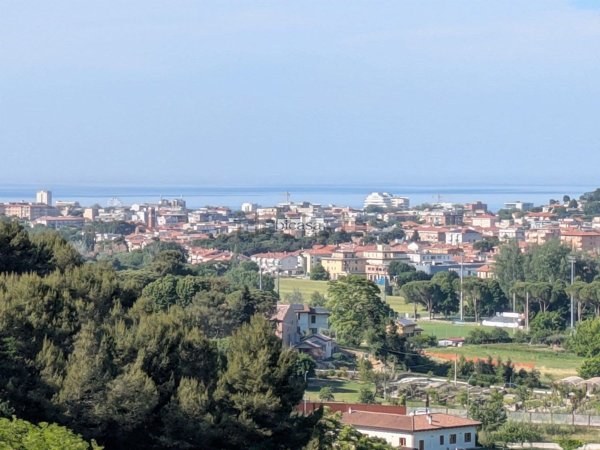 casa indipendente in vendita a Pesaro in zona Mare
