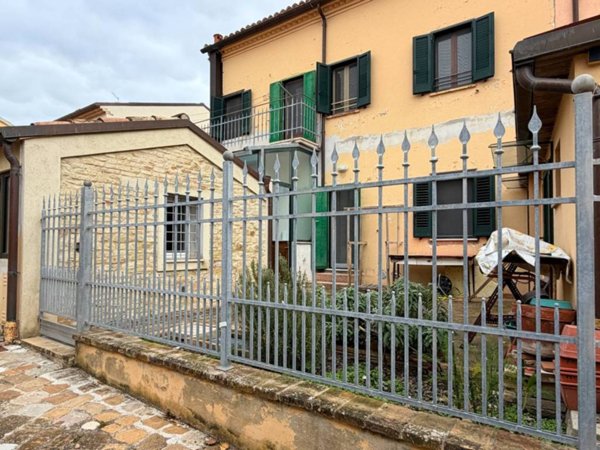 casa indipendente in vendita a Pesaro in zona Novilara