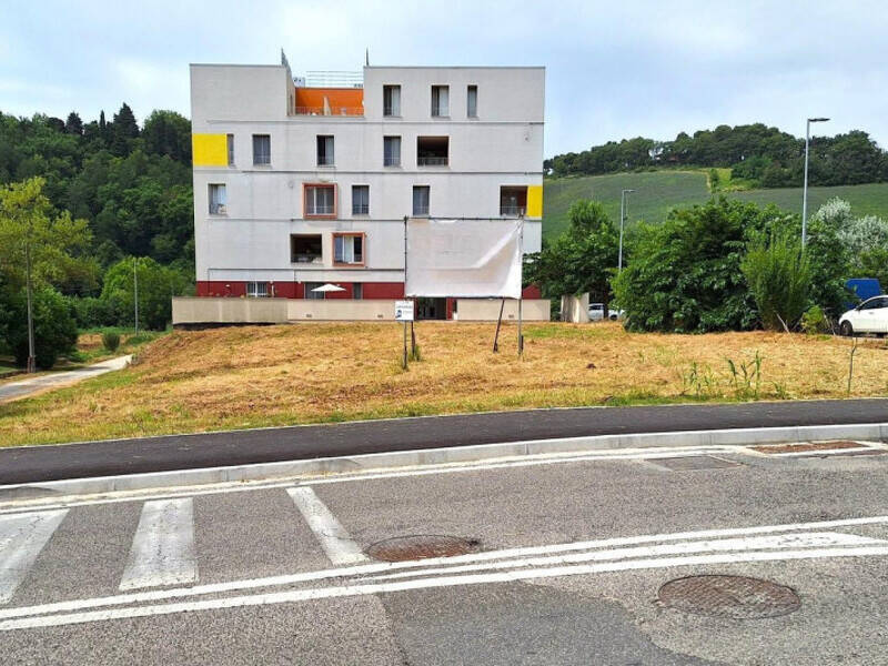 terreno edificabile in vendita a Pesaro in zona Cattabrighe