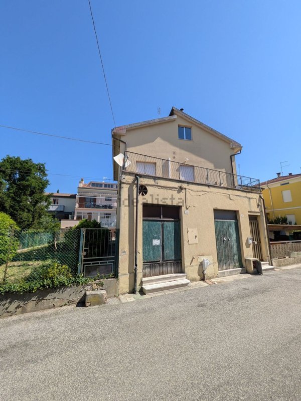 appartamento in vendita a Pesaro in zona Fabbrecce
