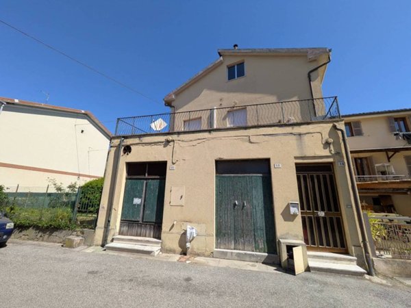 casa indipendente in vendita a Pesaro in zona Soria