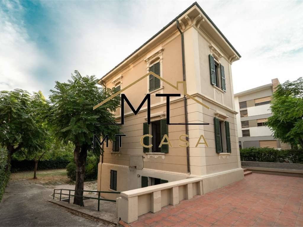 casa indipendente in vendita a Pesaro in zona Mare