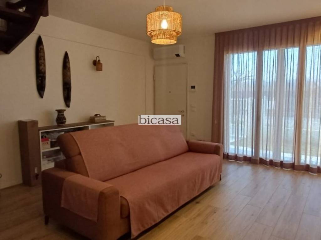 casa indipendente in vendita a Pesaro in zona Vismara